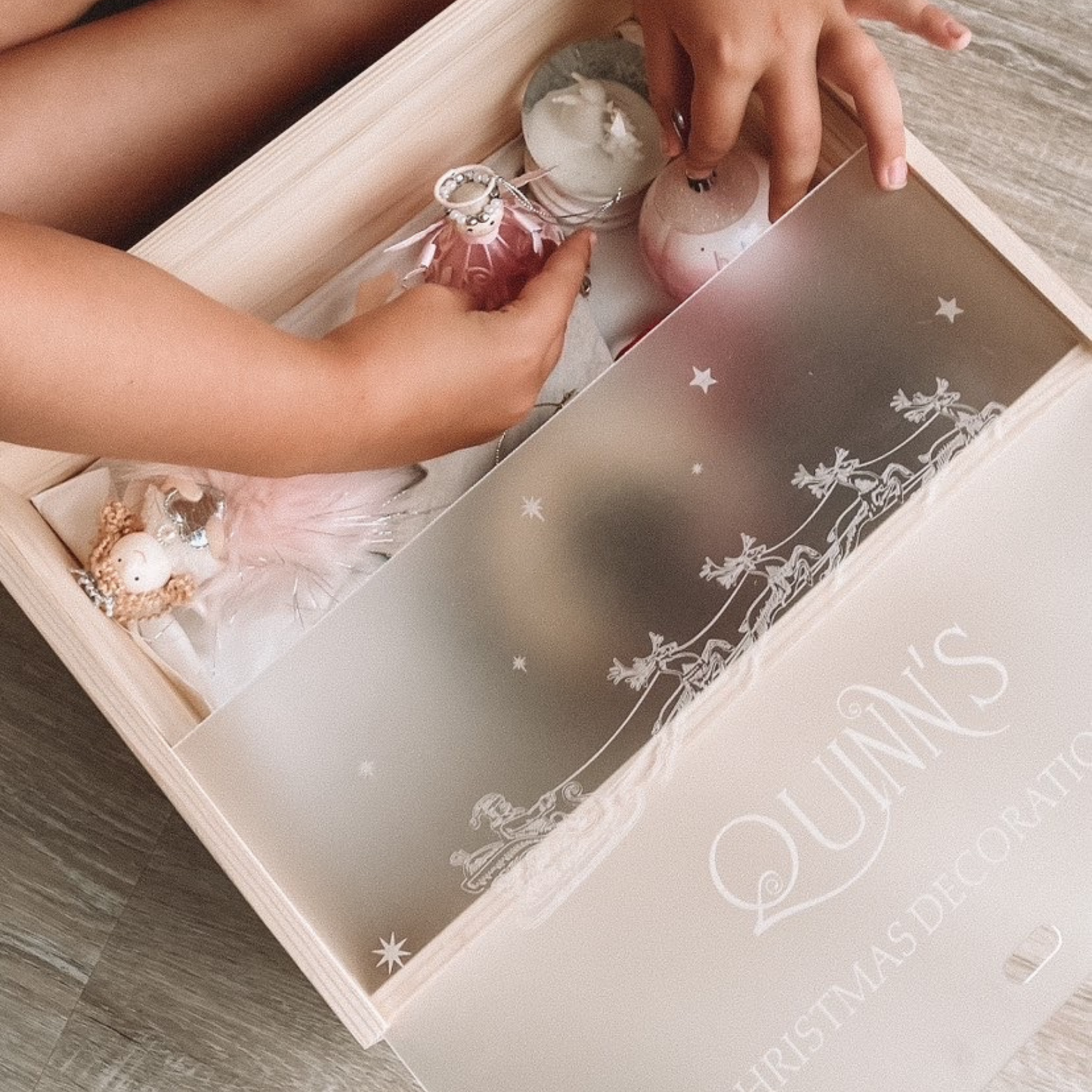 Christmas Decoration Keepsake boxes (2 styles)